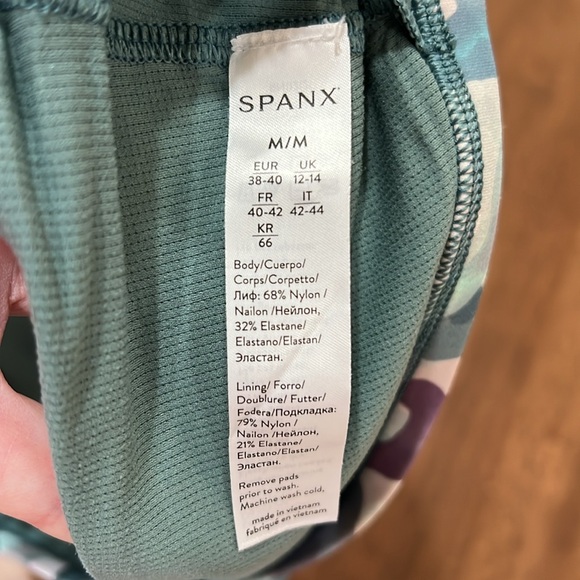 SPANX Printed Low Impact Sports Bra, Green, Medium - Picture 4 of 4